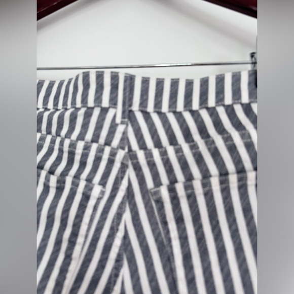 Stripped shorts soft material size 4 H&M like boxer shorts style - Picture 3 of 9